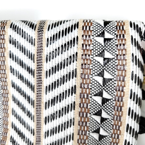 Sondra Roberts Squared Raffia Boho Crossbody Purse - Picture 6 of 7